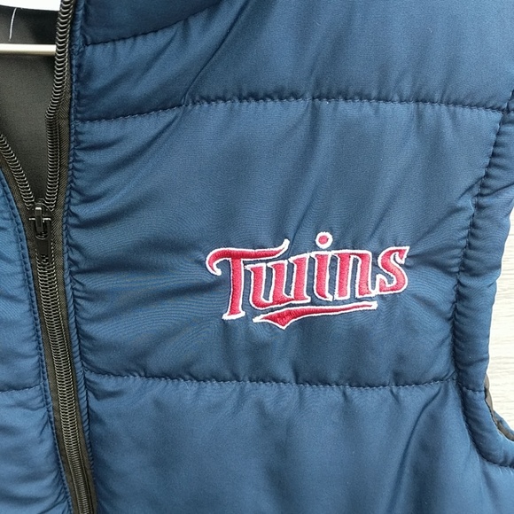 Minnesota Twins Puffer Vest - Picture 2 of 6